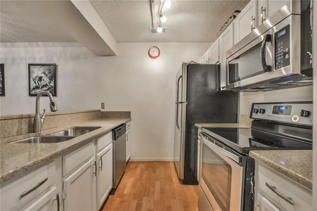 310 Barrington Hills Drive Unit 310, Sandy Springs, Georgia 30350, 2 Bedrooms Bedrooms, ,2 BathroomsBathrooms,Residential,Sold,310 Barrington Hills Drive Unit 310,6559006