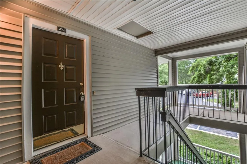 310 Barrington Hills Drive Unit 310, Sandy Springs, Georgia 30350, 2 Bedrooms Bedrooms, ,2 BathroomsBathrooms,Residential,Sold,310 Barrington Hills Drive Unit 310,6559006