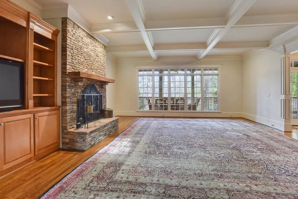 6045 Heards Drive, Sandy Springs, Georgia 30328, 5 Bedrooms Bedrooms, ,4 BathroomsBathrooms,Residential,Sold,6045 Heards Drive,5972699