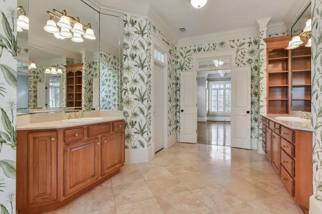 6045 Heards Drive, Sandy Springs, Georgia 30328, 5 Bedrooms Bedrooms, ,4 BathroomsBathrooms,Residential,Sold,6045 Heards Drive,5972699