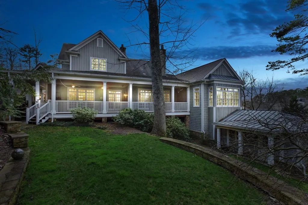 6045 Heards Drive, Sandy Springs, Georgia 30328, 5 Bedrooms Bedrooms, ,4 BathroomsBathrooms,Residential,Sold,6045 Heards Drive,5972699