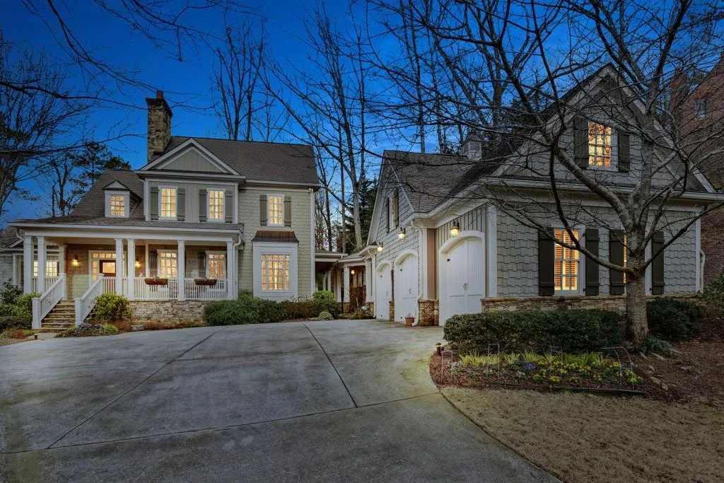 6045 Heards Drive, Sandy Springs, Georgia 30328, 5 Bedrooms Bedrooms, ,4 BathroomsBathrooms,Residential,Sold,6045 Heards Drive,5972699