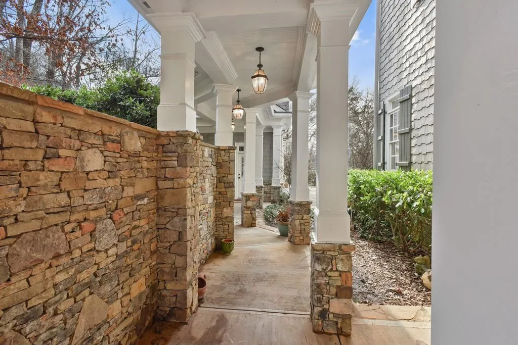 6045 Heards Drive, Sandy Springs, Georgia 30328, 5 Bedrooms Bedrooms, ,4 BathroomsBathrooms,Residential,Sold,6045 Heards Drive,5972699