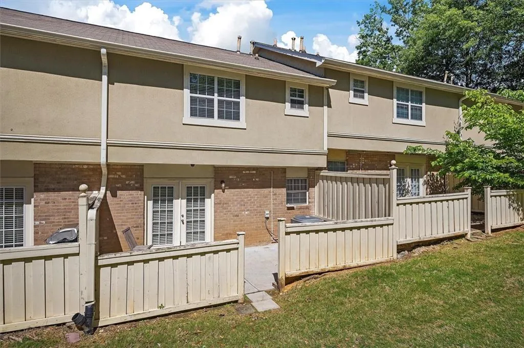 6900 Roswell Road Unit H3, Atlanta, Georgia 30328, 3 Bedrooms Bedrooms, ,2 BathroomsBathrooms,Residential,Sold,6900 Roswell Road Unit H3,7208287