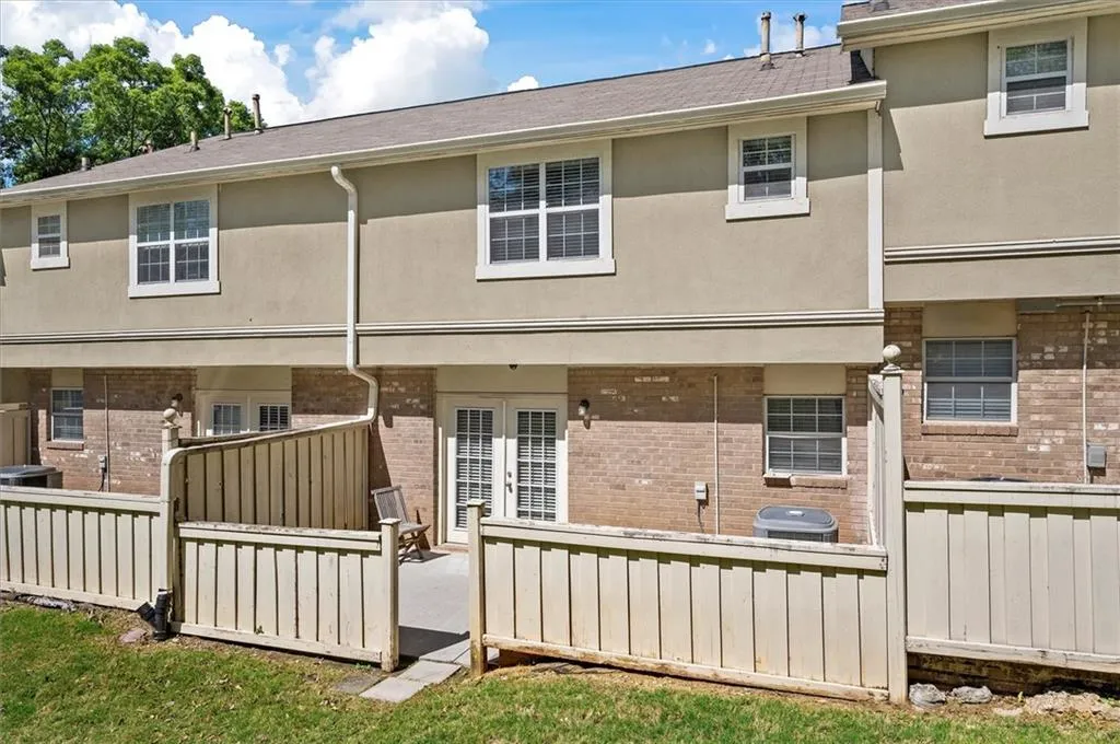 6900 Roswell Road Unit H3, Atlanta, Georgia 30328, 3 Bedrooms Bedrooms, ,2 BathroomsBathrooms,Residential,Sold,6900 Roswell Road Unit H3,7208287