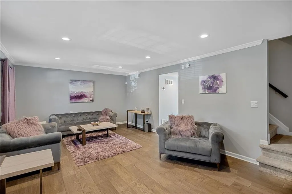 6900 Roswell Road Unit H3, Atlanta, Georgia 30328, 3 Bedrooms Bedrooms, ,2 BathroomsBathrooms,Residential,Sold,6900 Roswell Road Unit H3,7208287