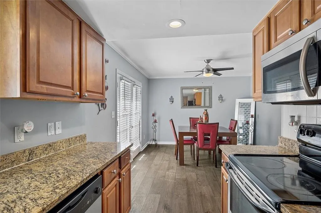 6900 Roswell Road Unit H3, Atlanta, Georgia 30328, 3 Bedrooms Bedrooms, ,2 BathroomsBathrooms,Residential,Sold,6900 Roswell Road Unit H3,7208287