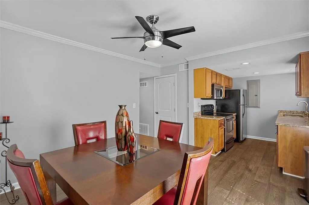 6900 Roswell Road Unit H3, Atlanta, Georgia 30328, 3 Bedrooms Bedrooms, ,2 BathroomsBathrooms,Residential,Sold,6900 Roswell Road Unit H3,7208287