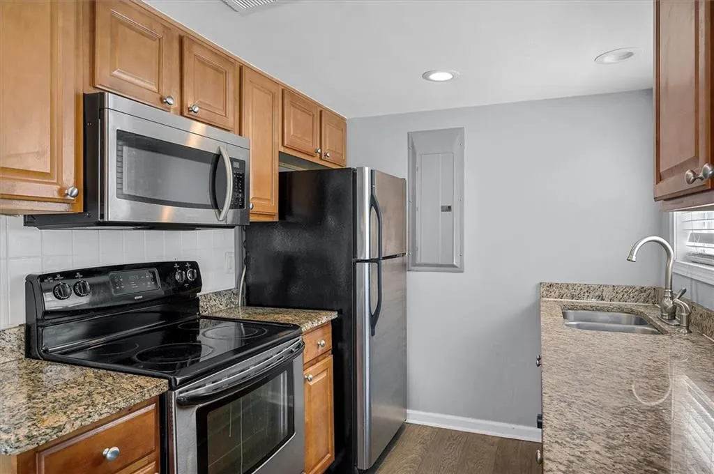 6900 Roswell Road Unit H3, Atlanta, Georgia 30328, 3 Bedrooms Bedrooms, ,2 BathroomsBathrooms,Residential,Sold,6900 Roswell Road Unit H3,7208287