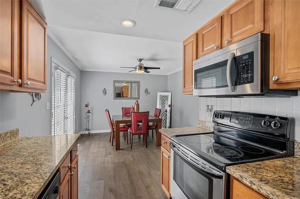 6900 Roswell Road Unit H3, Atlanta, Georgia 30328, 3 Bedrooms Bedrooms, ,2 BathroomsBathrooms,Residential,Sold,6900 Roswell Road Unit H3,7208287