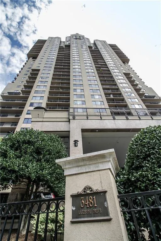 3481 Lakeside Drive Ne Unit 2702, Atlanta, Georgia 30326, 2 Bedrooms Bedrooms, ,2 BathroomsBathrooms,Residential,Sold,3481 Lakeside Drive Ne Unit 2702,6013368