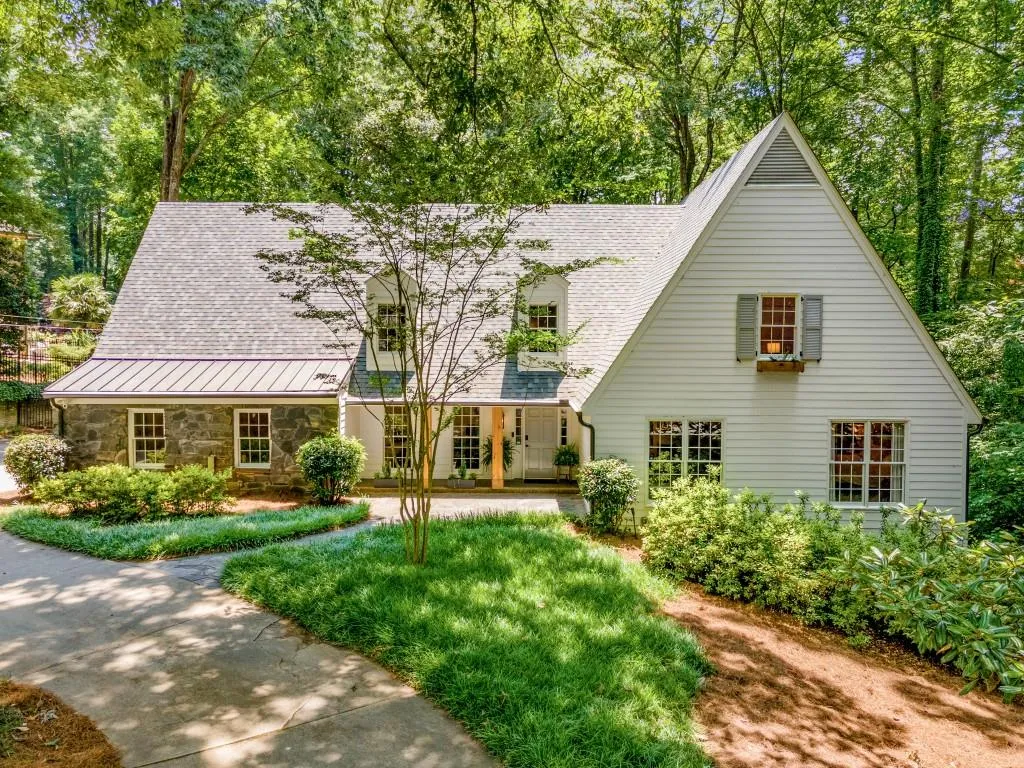 8940 Huntcliff Trace, Sandy Springs, Georgia 30350, 4 Bedrooms Bedrooms, ,3 BathroomsBathrooms,Residential,Sold,8940 Huntcliff Trace,7066263