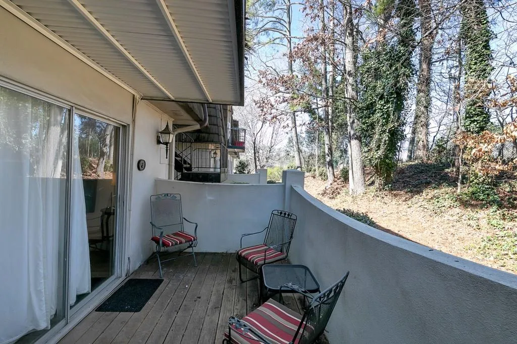 725 Dalrymple Road Unit 1a, Sandy Springs, Georgia 30328, 2 Bedrooms Bedrooms, ,2 BathroomsBathrooms,Residential,Sold,725 Dalrymple Road Unit 1a,6842609