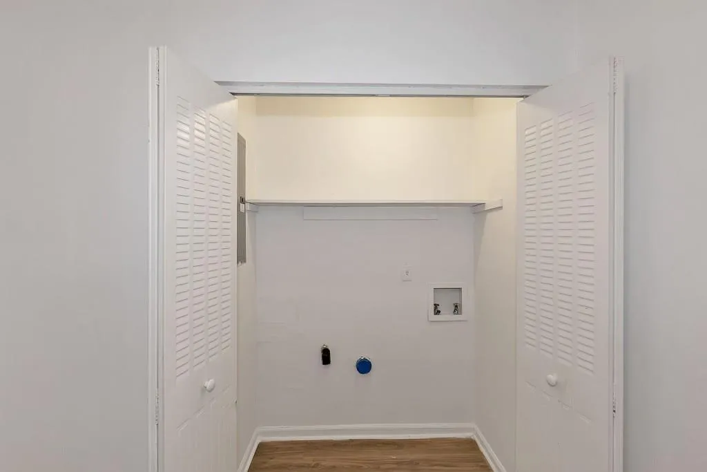 725 Dalrymple Road Unit 1a, Sandy Springs, Georgia 30328, 2 Bedrooms Bedrooms, ,2 BathroomsBathrooms,Residential,Sold,725 Dalrymple Road Unit 1a,6842609