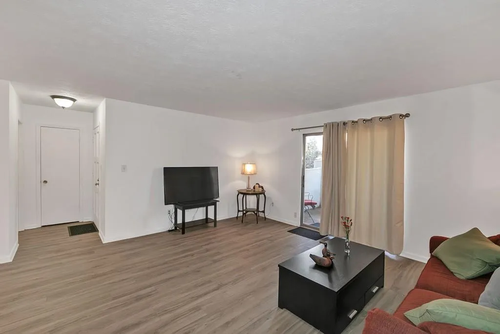 725 Dalrymple Road Unit 1a, Sandy Springs, Georgia 30328, 2 Bedrooms Bedrooms, ,2 BathroomsBathrooms,Residential,Sold,725 Dalrymple Road Unit 1a,6842609