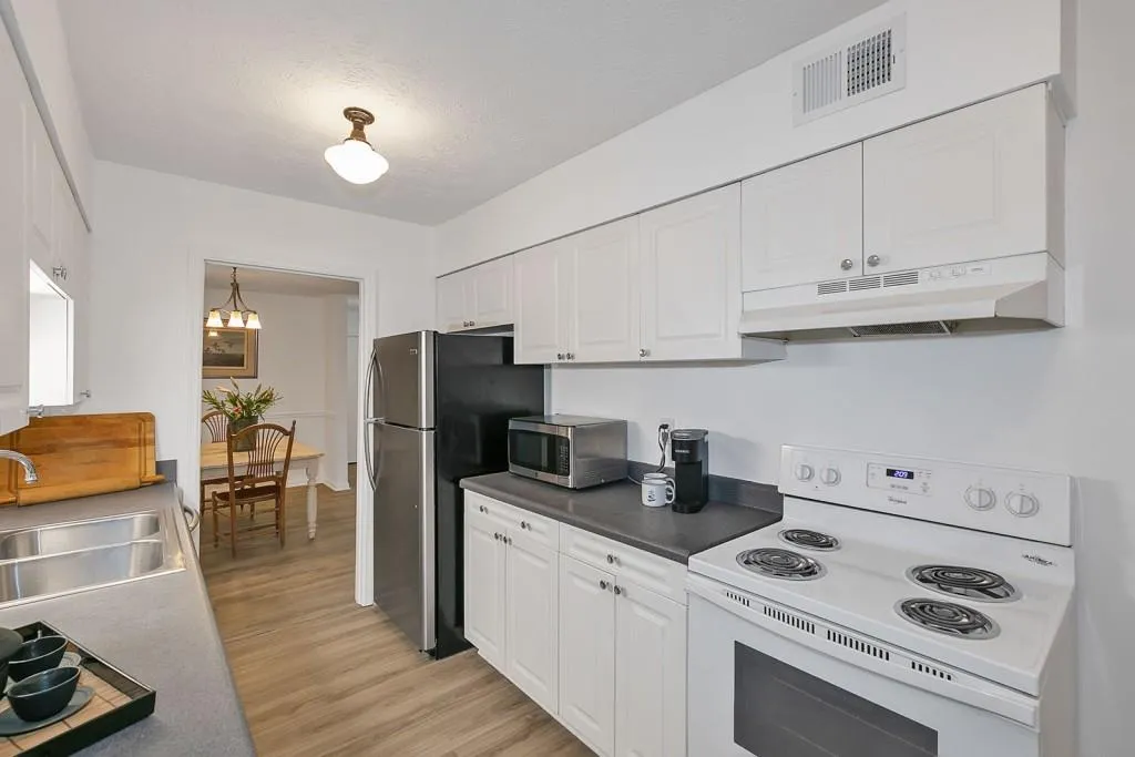 725 Dalrymple Road Unit 1a, Sandy Springs, Georgia 30328, 2 Bedrooms Bedrooms, ,2 BathroomsBathrooms,Residential,Sold,725 Dalrymple Road Unit 1a,6842609