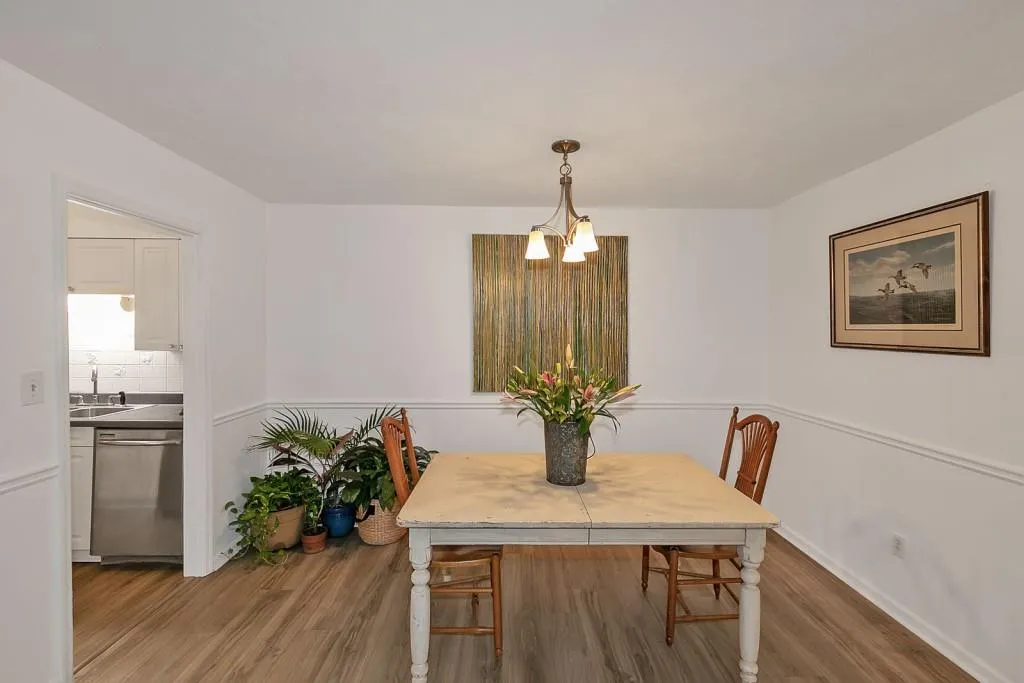 725 Dalrymple Road Unit 1a, Sandy Springs, Georgia 30328, 2 Bedrooms Bedrooms, ,2 BathroomsBathrooms,Residential,Sold,725 Dalrymple Road Unit 1a,6842609