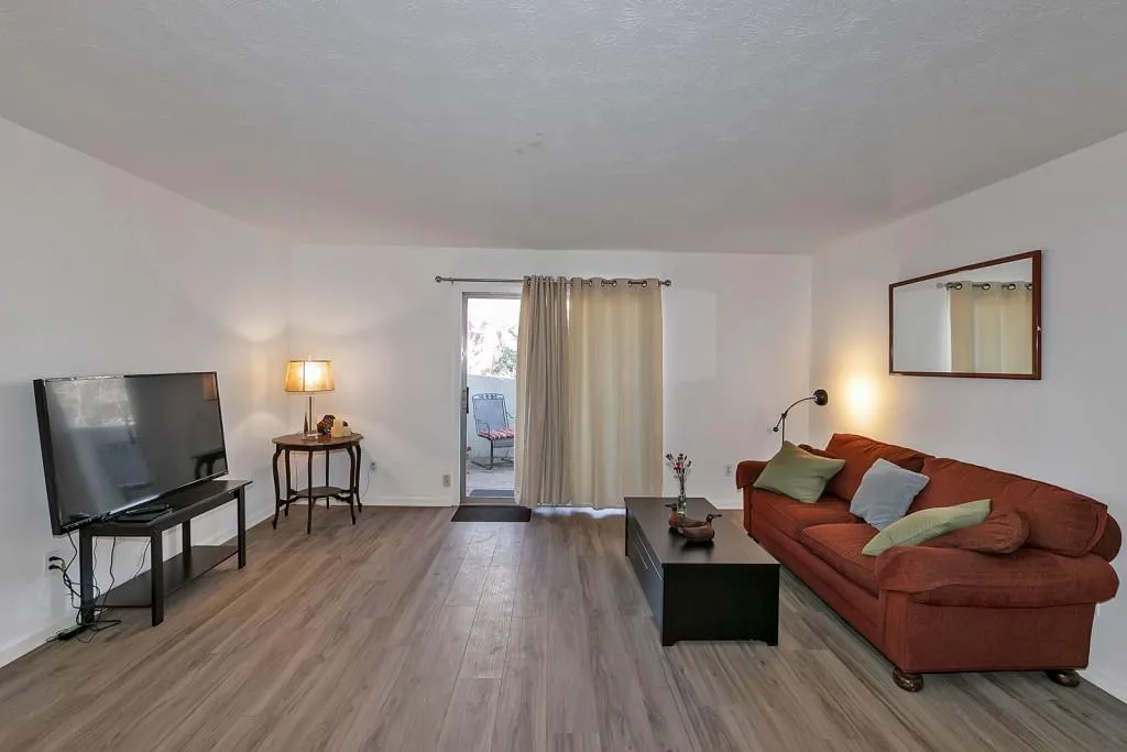 725 Dalrymple Road Unit 1a, Sandy Springs, Georgia 30328, 2 Bedrooms Bedrooms, ,2 BathroomsBathrooms,Residential,Sold,725 Dalrymple Road Unit 1a,6842609