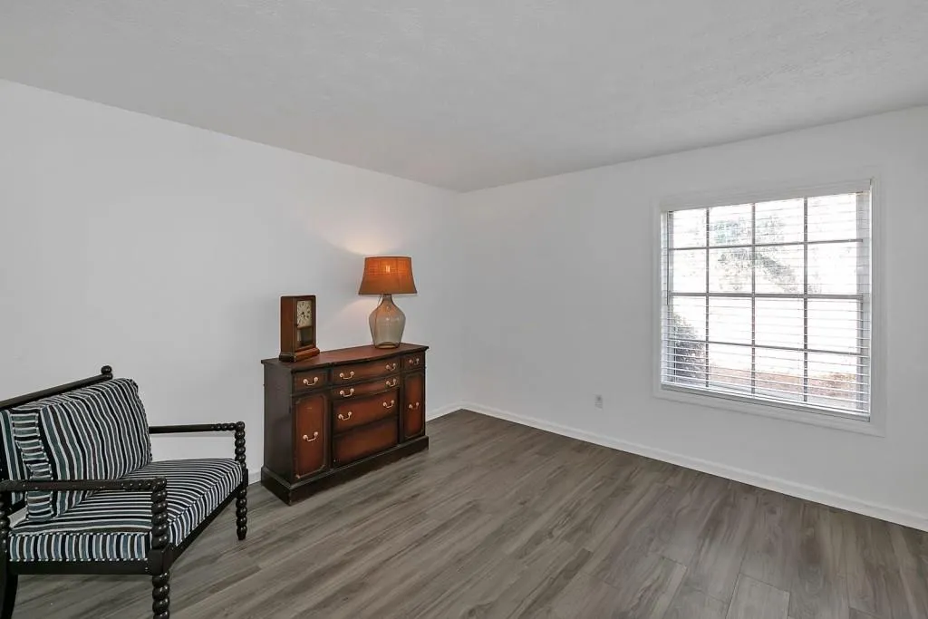 725 Dalrymple Road Unit 1a, Sandy Springs, Georgia 30328, 2 Bedrooms Bedrooms, ,2 BathroomsBathrooms,Residential,Sold,725 Dalrymple Road Unit 1a,6842609