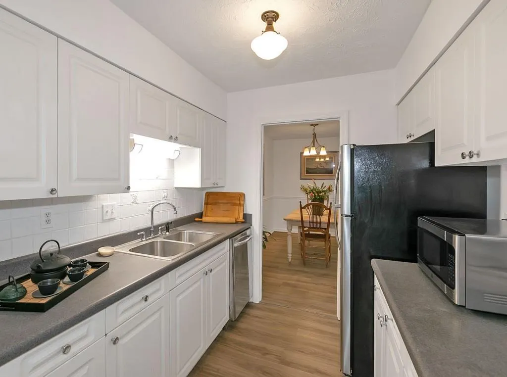 725 Dalrymple Road Unit 1a, Sandy Springs, Georgia 30328, 2 Bedrooms Bedrooms, ,2 BathroomsBathrooms,Residential,Sold,725 Dalrymple Road Unit 1a,6842609