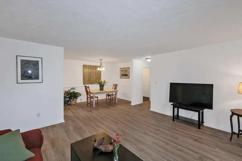 725 Dalrymple Road Unit 1a, Sandy Springs, Georgia 30328, 2 Bedrooms Bedrooms, ,2 BathroomsBathrooms,Residential,Sold,725 Dalrymple Road Unit 1a,6842609