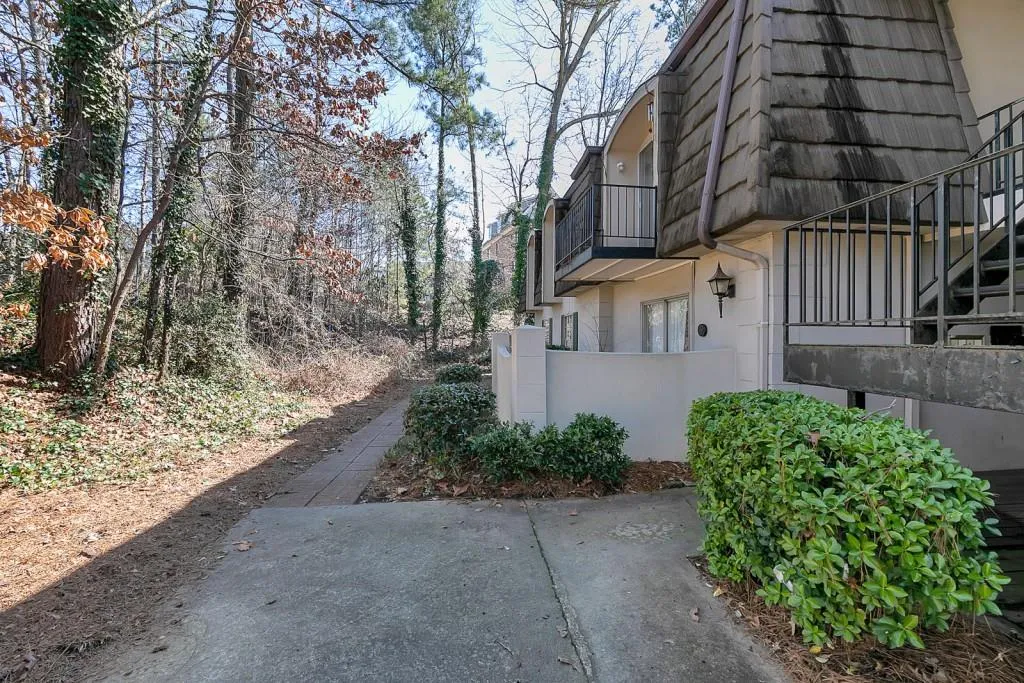 725 Dalrymple Road Unit 1a, Sandy Springs, Georgia 30328, 2 Bedrooms Bedrooms, ,2 BathroomsBathrooms,Residential,Sold,725 Dalrymple Road Unit 1a,6842609