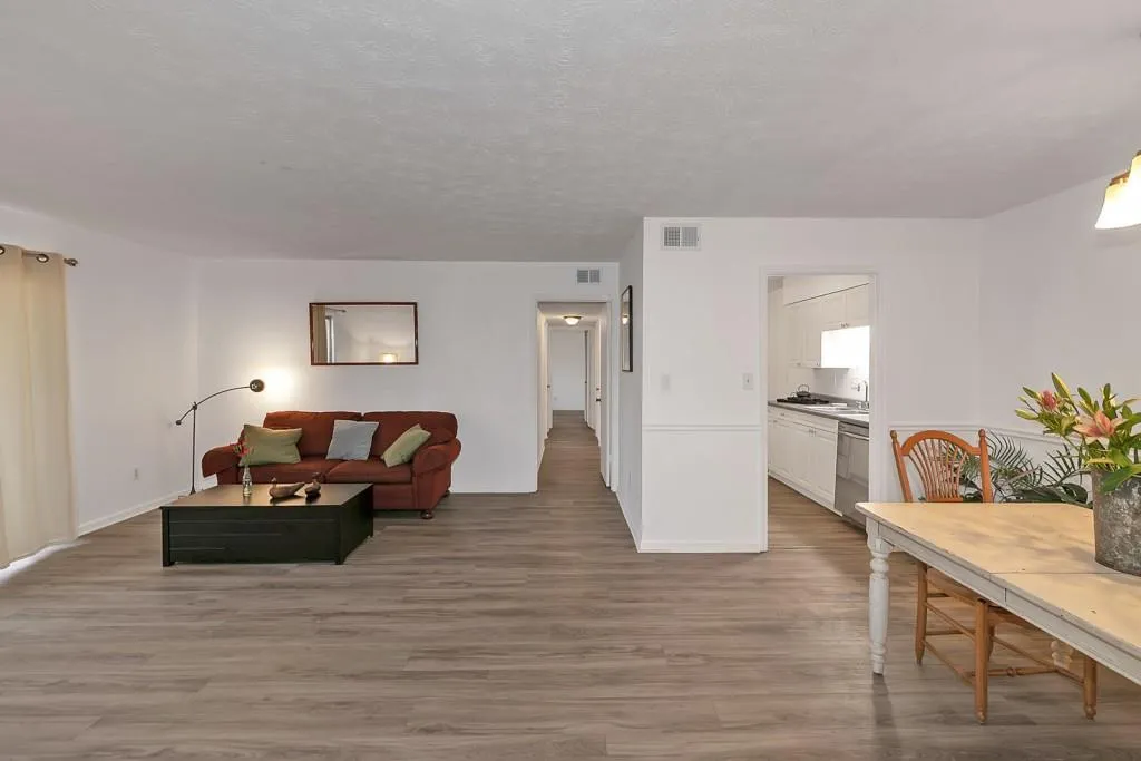 725 Dalrymple Road Unit 1a, Sandy Springs, Georgia 30328, 2 Bedrooms Bedrooms, ,2 BathroomsBathrooms,Residential,Sold,725 Dalrymple Road Unit 1a,6842609