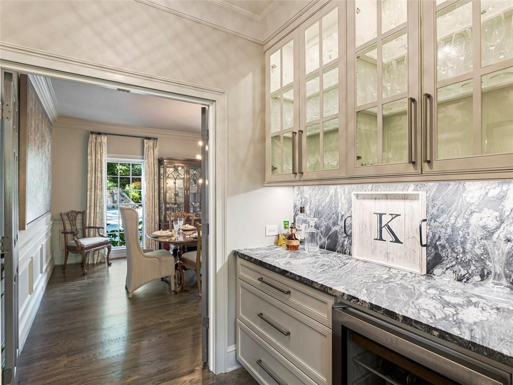 765 River Gate Drive, Sandy Springs, Georgia 30350, 5 Bedrooms Bedrooms, ,4 BathroomsBathrooms,Residential,Sold,765 River Gate Drive,7287495