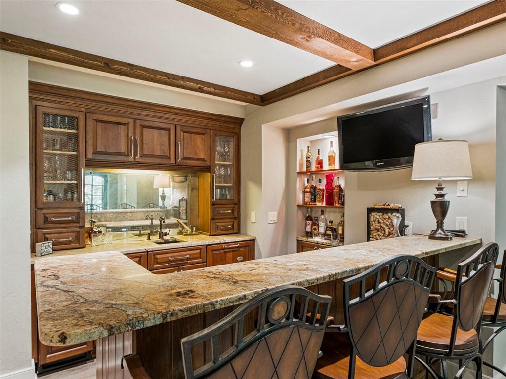 765 River Gate Drive, Sandy Springs, Georgia 30350, 5 Bedrooms Bedrooms, ,4 BathroomsBathrooms,Residential,Sold,765 River Gate Drive,7287495