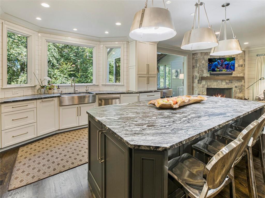 765 River Gate Drive, Sandy Springs, Georgia 30350, 5 Bedrooms Bedrooms, ,4 BathroomsBathrooms,Residential,Sold,765 River Gate Drive,7287495