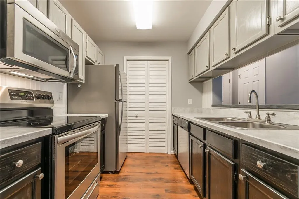 619 Barrington Hills Drive, Sandy Springs, Georgia 30350, 1 Bedroom Bedrooms, ,1 BathroomBathrooms,Residential,Sold,619 Barrington Hills Drive,6123941