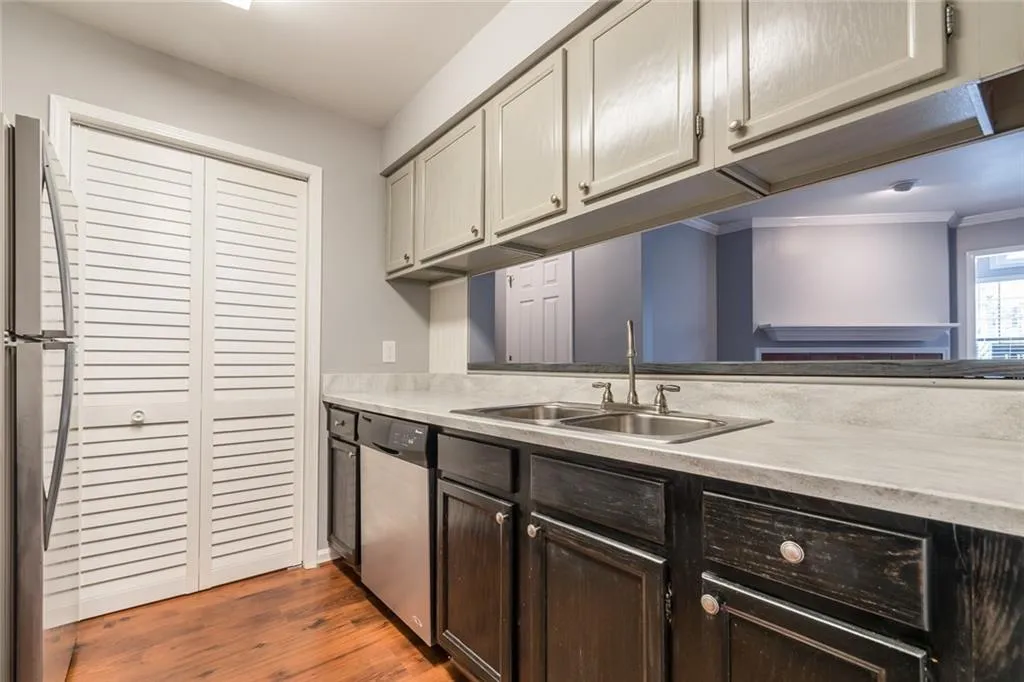 619 Barrington Hills Drive, Sandy Springs, Georgia 30350, 1 Bedroom Bedrooms, ,1 BathroomBathrooms,Residential,Sold,619 Barrington Hills Drive,6123941