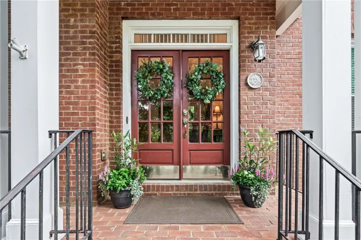 FRONT ENTRANCE WITH ELEGANT DOUBLE DOORS.