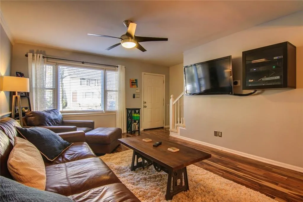 15 Holly Downs Court Nw, Atlanta, Georgia 30318, 2 Bedrooms Bedrooms, ,2 BathroomsBathrooms,Residential,Sold,15 Holly Downs Court Nw,5946883