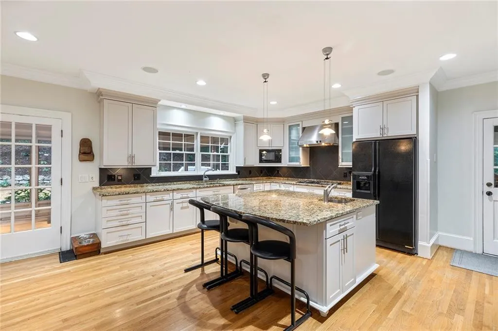 115 River Landing, Sandy Springs, Georgia 30350, 6 Bedrooms Bedrooms, ,4 BathroomsBathrooms,Residential,Sold,115 River Landing,6760884