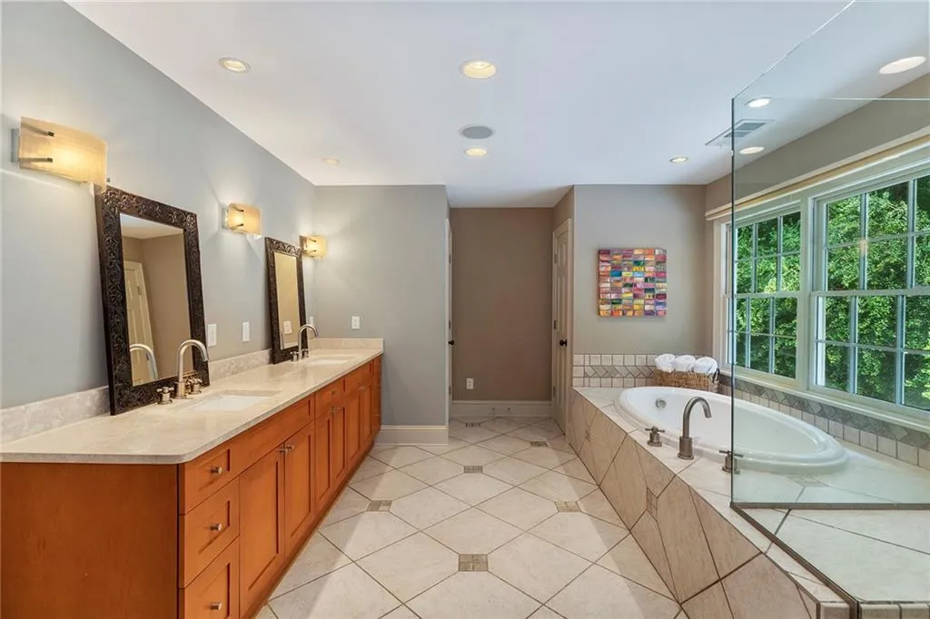 115 River Landing, Sandy Springs, Georgia 30350, 6 Bedrooms Bedrooms, ,4 BathroomsBathrooms,Residential,Sold,115 River Landing,6760884