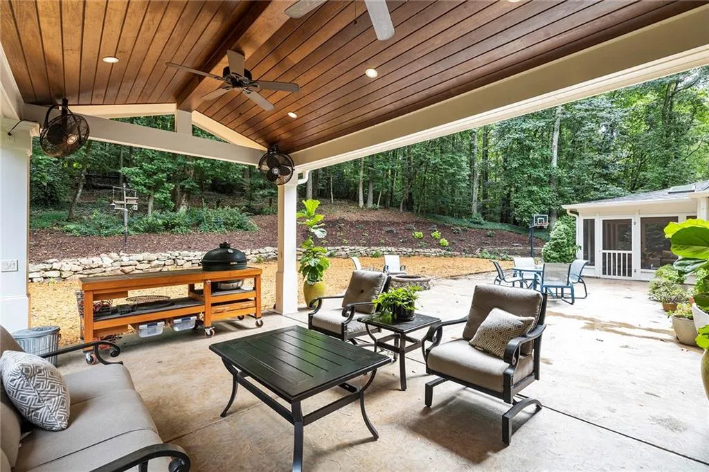 115 River Landing, Sandy Springs, Georgia 30350, 6 Bedrooms Bedrooms, ,4 BathroomsBathrooms,Residential,Sold,115 River Landing,6760884