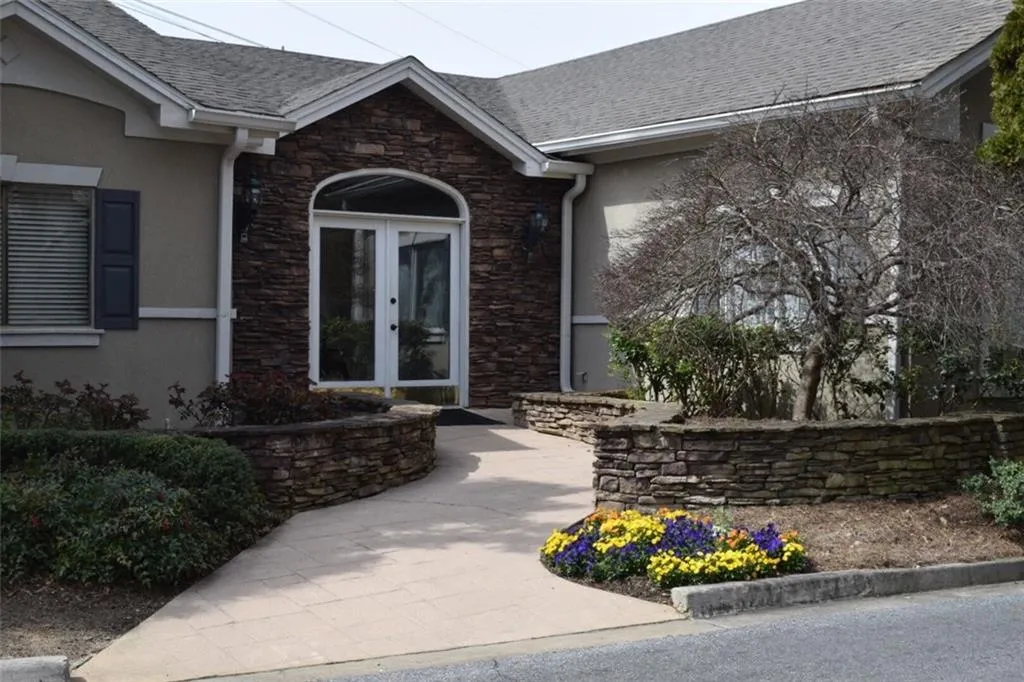 1001 Wingate Way, Sandy Springs, Georgia 30350, 2 Bedrooms Bedrooms, ,2 BathroomsBathrooms,Residential,Sold,1001 Wingate Way,5981930