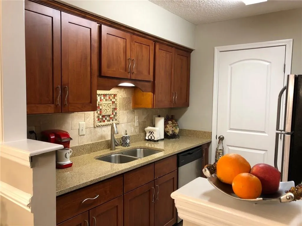 1001 Wingate Way, Sandy Springs, Georgia 30350, 2 Bedrooms Bedrooms, ,2 BathroomsBathrooms,Residential,Sold,1001 Wingate Way,5981930