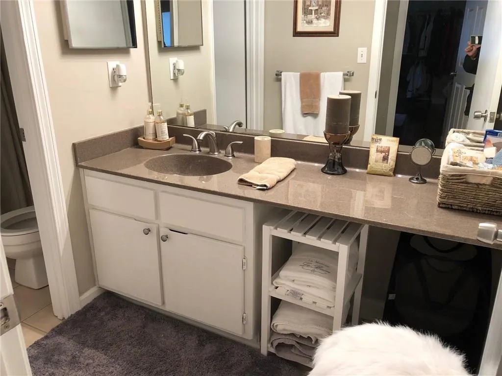 1001 Wingate Way, Sandy Springs, Georgia 30350, 2 Bedrooms Bedrooms, ,2 BathroomsBathrooms,Residential,Sold,1001 Wingate Way,5981930