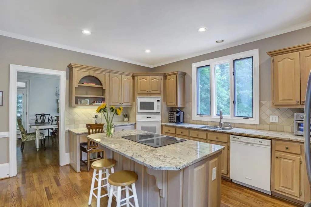 230 Grosvenor Place, Sandy Springs, Georgia 30328, 4 Bedrooms Bedrooms, ,4 BathroomsBathrooms,Residential,Sold,230 Grosvenor Place,6892767