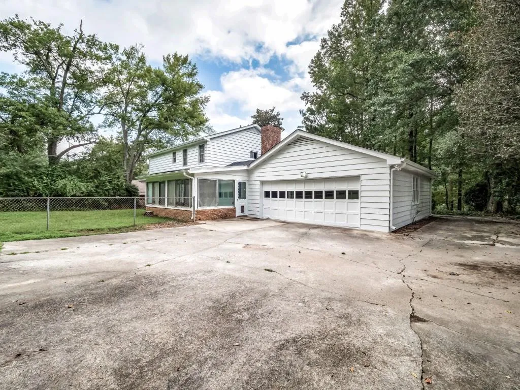 7360 Hunters Branch Drive, Sandy Springs, Georgia 30328, 4 Bedrooms Bedrooms, ,3 BathroomsBathrooms,Residential,Sold,7360 Hunters Branch Drive,6776717