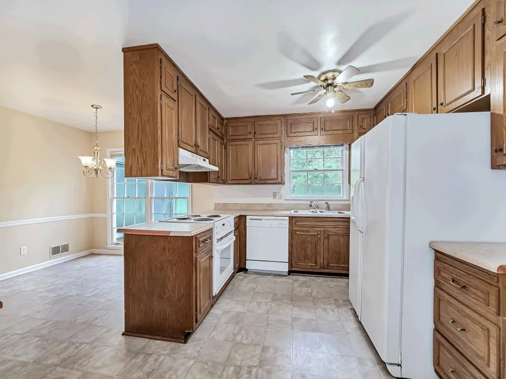7360 Hunters Branch Drive, Sandy Springs, Georgia 30328, 4 Bedrooms Bedrooms, ,3 BathroomsBathrooms,Residential,Sold,7360 Hunters Branch Drive,6776717