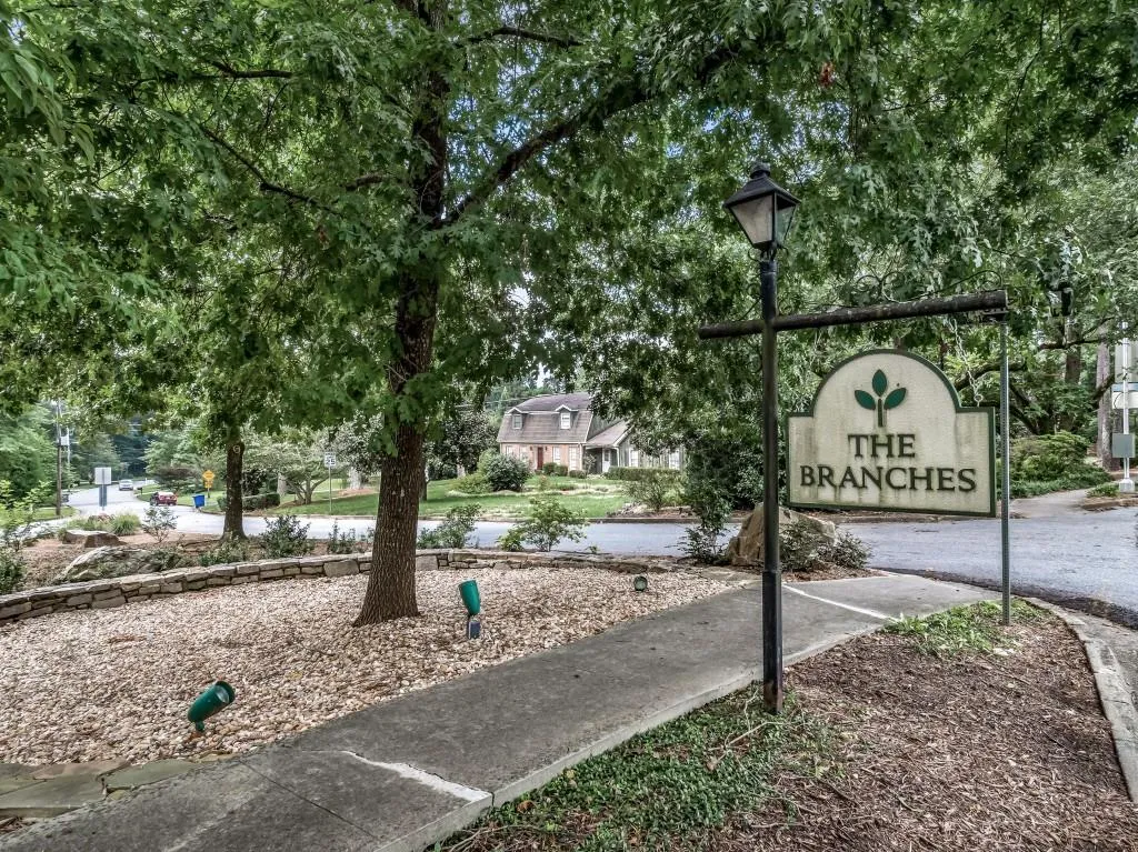 7360 Hunters Branch Drive, Sandy Springs, Georgia 30328, 4 Bedrooms Bedrooms, ,3 BathroomsBathrooms,Residential,Sold,7360 Hunters Branch Drive,6776717