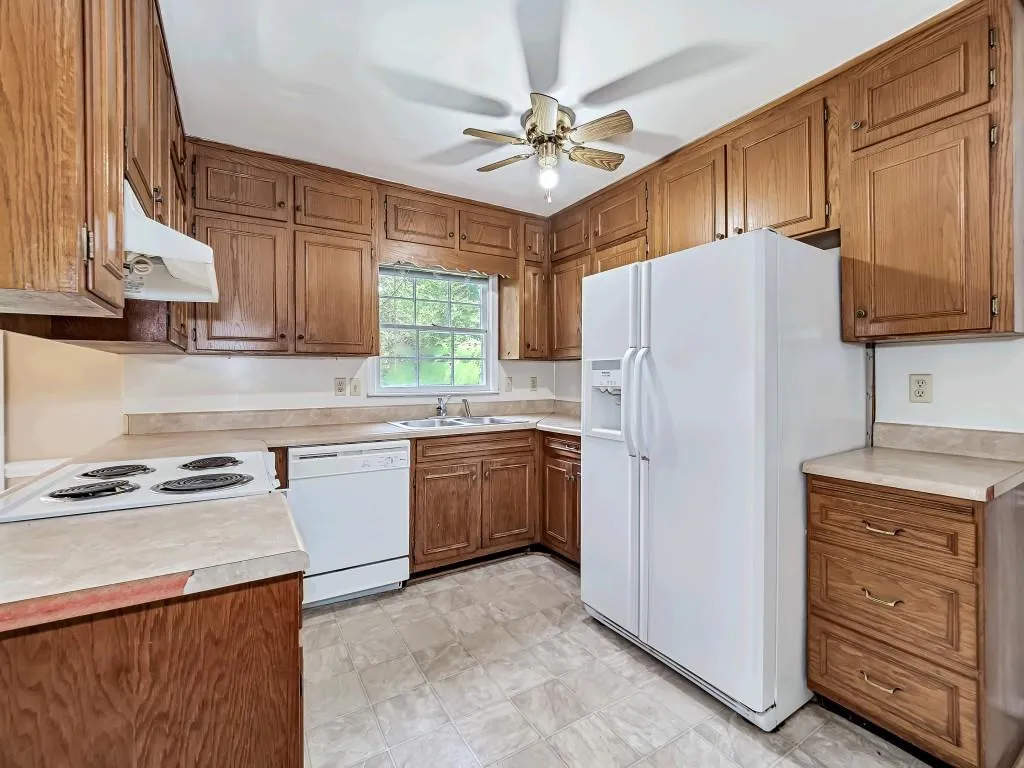 7360 Hunters Branch Drive, Sandy Springs, Georgia 30328, 4 Bedrooms Bedrooms, ,3 BathroomsBathrooms,Residential,Sold,7360 Hunters Branch Drive,6776717