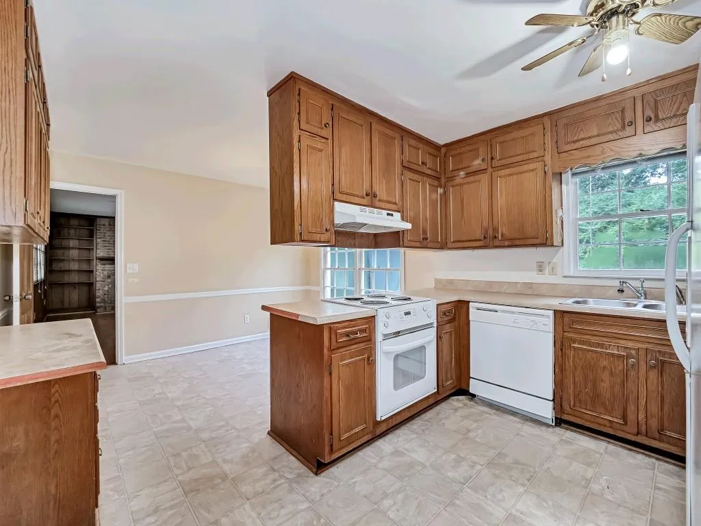 7360 Hunters Branch Drive, Sandy Springs, Georgia 30328, 4 Bedrooms Bedrooms, ,3 BathroomsBathrooms,Residential,Sold,7360 Hunters Branch Drive,6776717