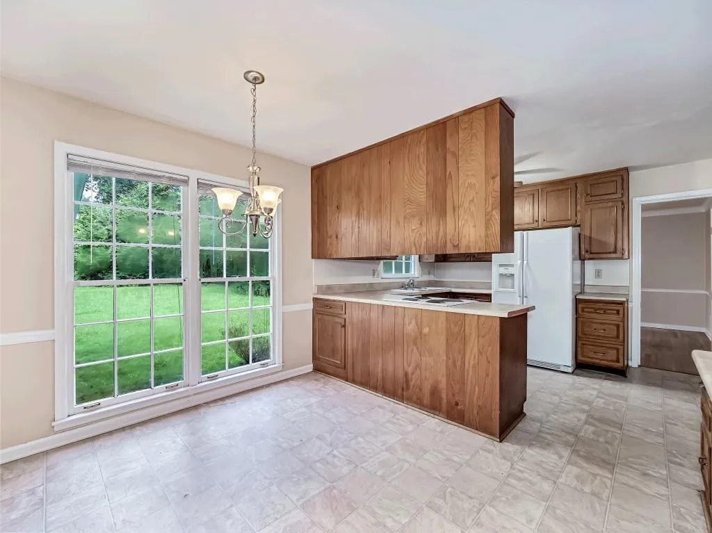7360 Hunters Branch Drive, Sandy Springs, Georgia 30328, 4 Bedrooms Bedrooms, ,3 BathroomsBathrooms,Residential,Sold,7360 Hunters Branch Drive,6776717