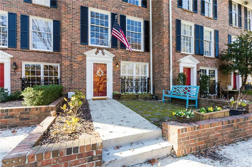 320 Alberta Terrace Ne Unit 2, Atlanta, Georgia 30305, 3 Bedrooms Bedrooms, ,3 BathroomsBathrooms,Residential,Sold,320 Alberta Terrace Ne Unit 2,5939820