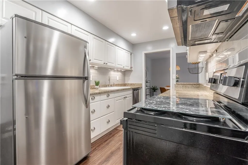 725 Dalrymple Road Unit 2e, Sandy Springs, Georgia 30328, 2 Bedrooms Bedrooms, ,2 BathroomsBathrooms,Residential,Sold,725 Dalrymple Road Unit 2e,7049381