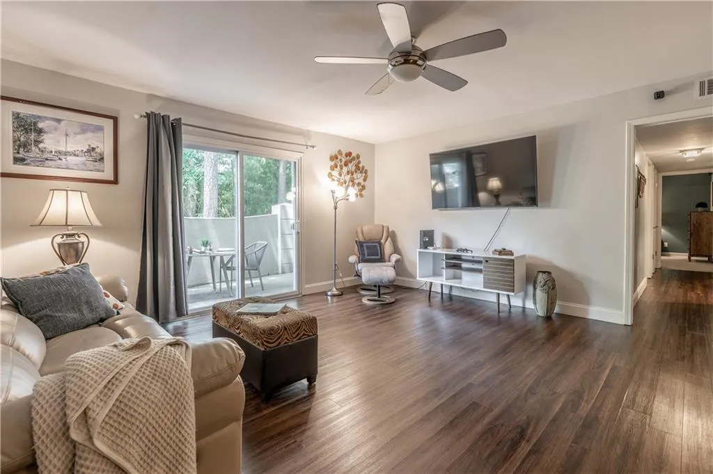 725 Dalrymple Road Unit 2e, Sandy Springs, Georgia 30328, 2 Bedrooms Bedrooms, ,2 BathroomsBathrooms,Residential,Sold,725 Dalrymple Road Unit 2e,7049381